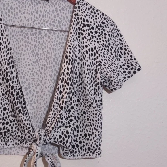 SLIGHTLY USED BRANDY MELVILLE RARE CHEETAH PRINT TIE TOP - Picture 4 of 6